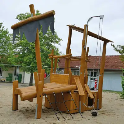 SPIELART : STRUCTURE DE JEUX PETIT BATEAU ÉCHOUÉ, ref L89